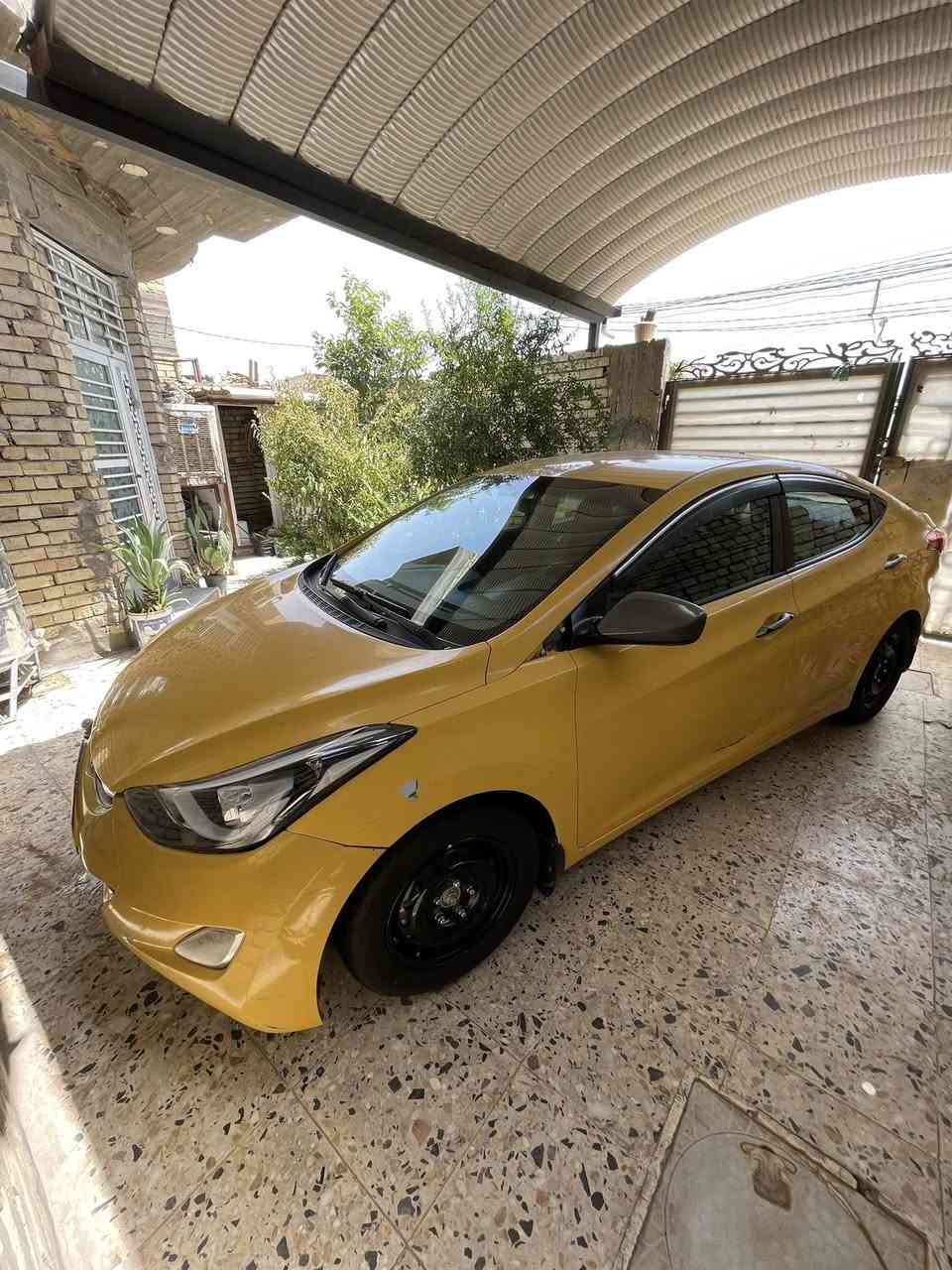 السلام وعليكم النتره مديل ١٣ حادثه بنيد ونفسه معمر  شواصي لغود جدد سياره كله ليبل واحد مكفوله من التبديل  تخم تاير صدر امامي خلفي تبريد مكينه كير كله جديد سونار وصور الحادث موجود بسمي ***********سعر ٩٥ وبيه مجال
