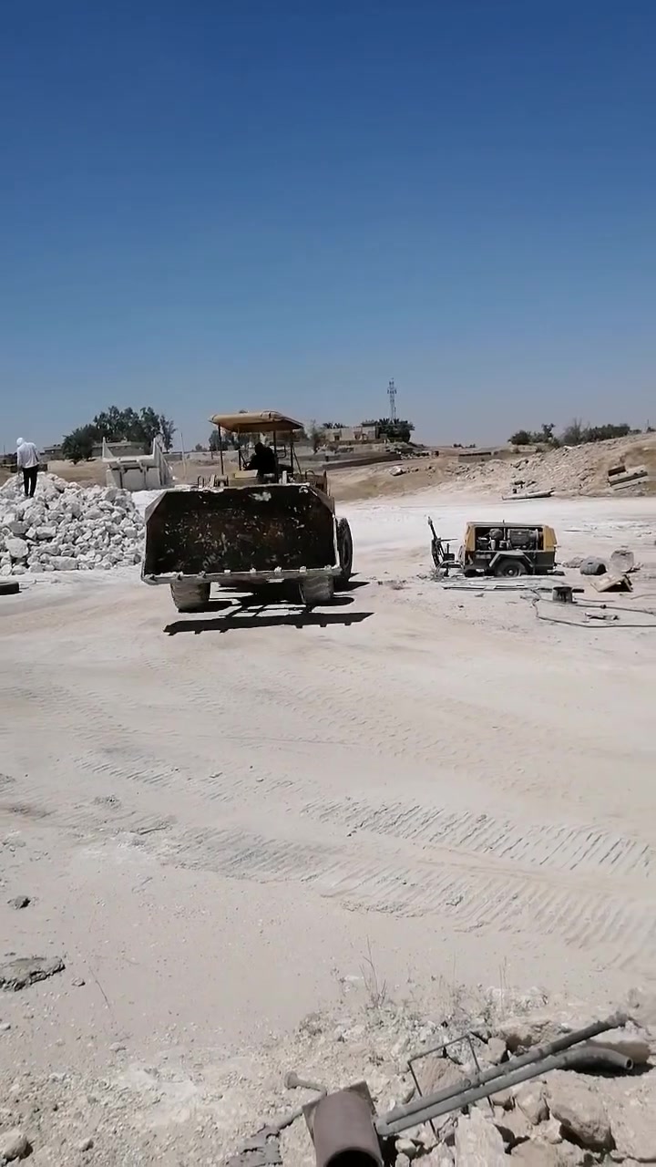 شفل 80 للبيع موديل 82..جاهز للعمل كلو نضيف محرك كير كمبكتر . صينيه كلو جديد. سعر 160وبيه مجال. الموقع صلاح الدين قضاء شرقاط.


**إذا كنت صاحب هذا الإعلان وتريد حذفه لأي سبب، رجاءا أرسل رسالة إلى الدعم الفني**