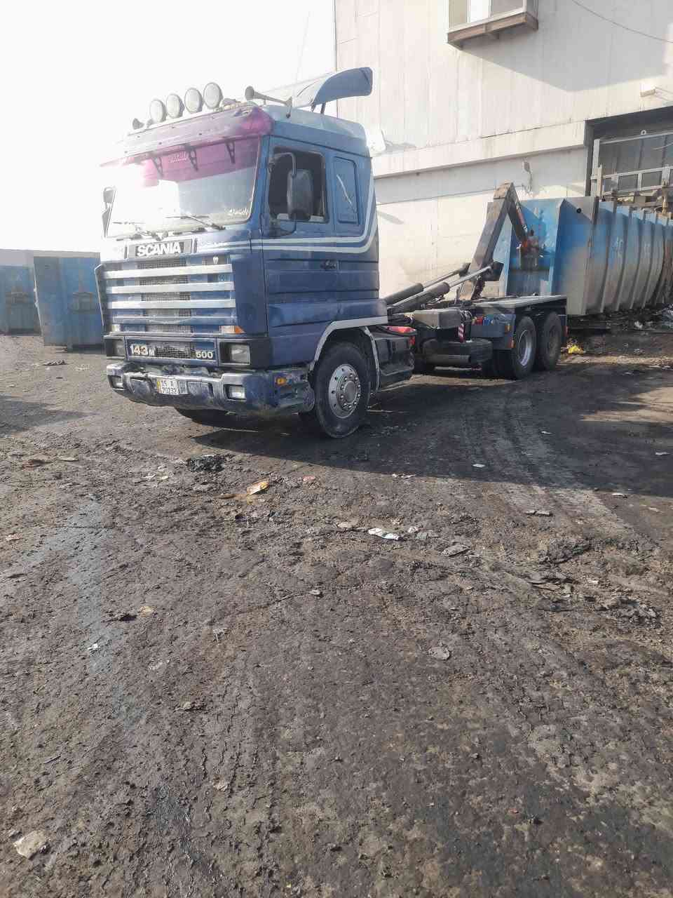 سكانيا مديل 1995محرك143 ستندر سوده حجم 500/0/16بم كهربائي كير 3×3 مجموعه باجر خفيفه 26/19 رقم انيار نكليزي مسجله كلابي  شقله مكبس الرصافه***********
