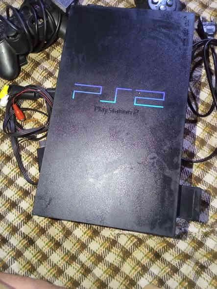 السلام عليكم
سوني 2 للبيع جديد استخدام اسبوع 
بس اليده مكسوره و بي مجال
السعر خاص العنوان حي النهضة 
***********
