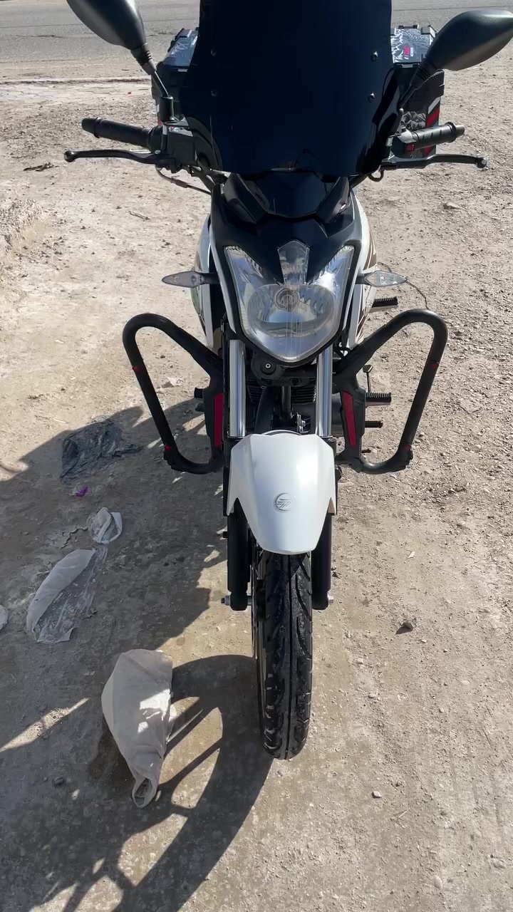 السلام عليكم دراجه RK للبيع موديل 2025 شهر 5 نزلت من الشركه دراجه عليها تعديلات جنط GS ودرع امامي وجامه سوده الدراجه مكفوله وعلى وضع الشركه ممشه الدراجه 11800 الدراجه نضيفه زيروه مال بيت سعرها مليونين و 500 وبيها مجال للستفسار  *********** متواجد واتساب عنواني الغزاليه شارع الضغط
