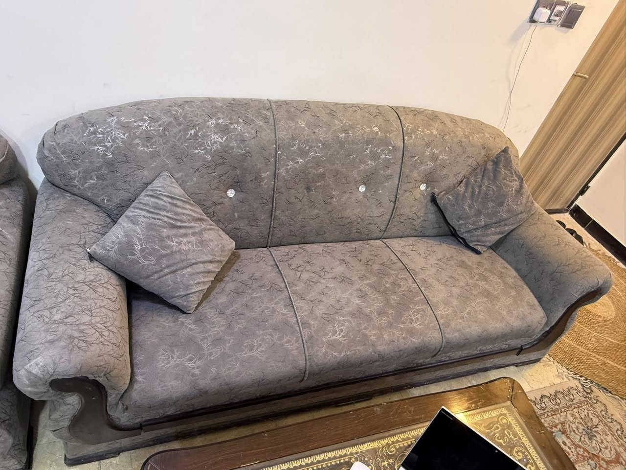 للبيع:
تخم 9 مقاعد، 5 قطع.

السعر: 175 ألف.

(المنصور، الداوودي).

***********

التخم موجود بشقة سكنية عائلية، مـو شركة، يعني تجي تاخذه بسيارتك ماكو توصيل.
