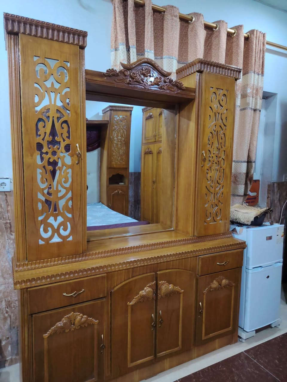 غرفه ملحق جديده استخدام قليل سعر 800 وبي مجال قليل  تلفون ***********
