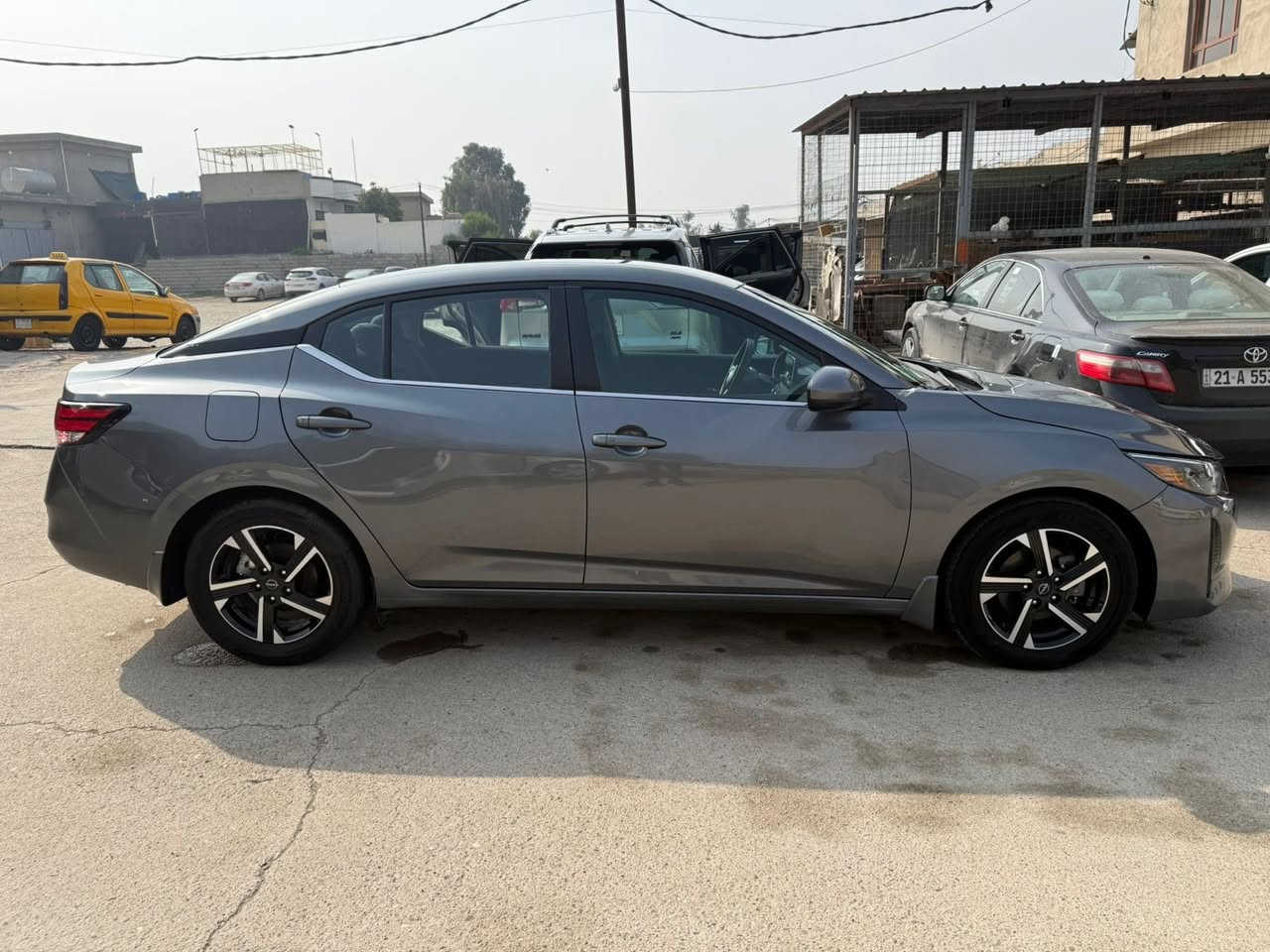 سنترا 2024 ماشية 10 الف موصفات SV لون نفطي
سيارة بيه بونيد وجاملغ سكن امامي صبغ وتعديل خفيف بجاملغ خلفي لاغيره بدون اثر دواخل شواصي سليمة
ارباك سستم رقم كاتي يعني تترقم شمالي فقط 
مكان سيارة 🚙 كركًوك سعره 129 بيه مجال للطيبين 
***********
