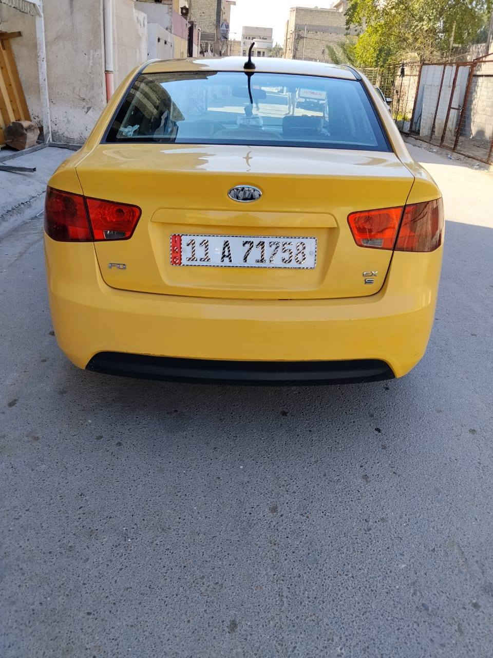 سلام عليكم سياره فورتي موديل ١٣ وارد امريكا حادث طرف البنيد بدون دواخل  السياره كله ليبل واحد 
جديده مكينه 2000 دوش خير من الله  
السعر 93
العنوان بغداد مدينة الصدر 
الرقم ***********
