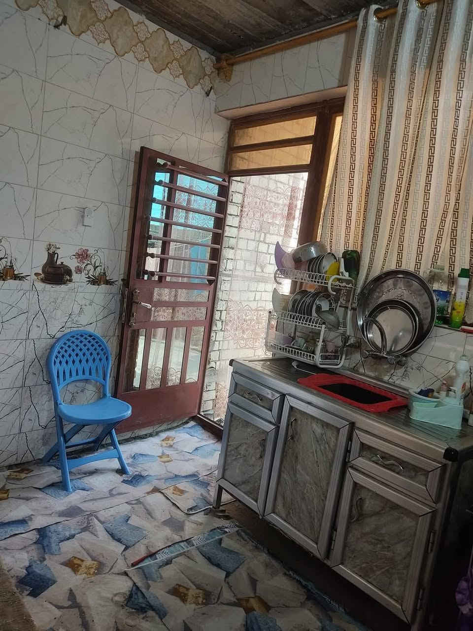 #الدار_للبيع  السلام عليكم  مكلف بالنشر من رخصه صاحب الكروب للبيع بيت 100م مربعه طابو زراعي سند 25  طابقين يحتوي على  اربع غرف واستقبال وحولي ومنور صحيات  2 داخلي وخارجي مطبخ  مع بيتونه ومخزن  مثل مامبين بالصوره العنوان الدوره ابو دشير   مستوصف الشهداء شارع اسواق السيد  للاستفسار على الرقم   صاحب البيت ***********   سعر مناسب بيع مستعجل السعر خاص
