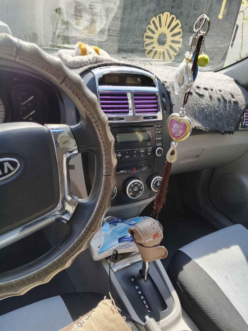 السلام عليكم 
كيا سبكترا ٢٠٠٧ بأسمي تحويل مباشر سنوية ل٢٨ محرك ٢٠٠٠ امريكي گير محرك خير من الله دواخل فول نظافة كهربائيات كلها شغالة ضررها چاملغ خلف السايق وباب.. تخم تايرات باتري جديد تبريد تدفئة كاملة بس ستر الله 
٨٣ وبيها مجال ديالى الخالص
***********
