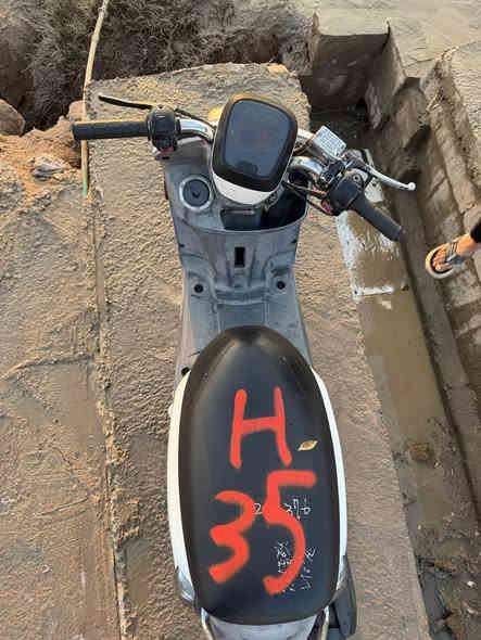 بوليسي لبيع دراجه صارله شهر من طالعه من الحاويه دراجه ينقصه مابيه كله شقاله  كله مختمه بلاد مكينه 49 مامفتوحه نوزل  مستعجل عله بيعه 1000 مليون وبيه مجال *********** العنوان قرنه شرش مو شراي لا يتعباه
