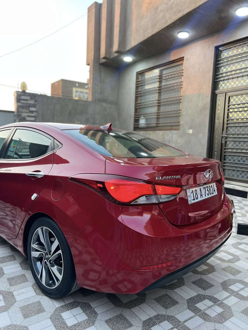 النترا ٢٠١٥ مكينه ٢٠٠٠ دوش ماشيه ٨٠ الف  وارد امريكي  رقم بابل الدولي تحويل مباشر حادث امريكا دعاميه فقط بدون ايرباك بيها صبغ موضح بالسونار (لغد شاصي حوض تكم مكفولات حته من الشخط)   جاهزه ع الاخير حداديه جديده تبريد تدفئه كير مكينه كُلشي بيها جديد وبدون نقص ابد السعر ١٠٤ وبيها مجال جداً بسيط  مكاني بابل ***********

لايت لد 
شاشه 
كامره خلفيه دواره 
تحكم جهتين 
كروز سرعه 
٤ دسك 
ويكلب ١٧ اصلي
٣ مودات قياده 
ايكو 
ءABS
