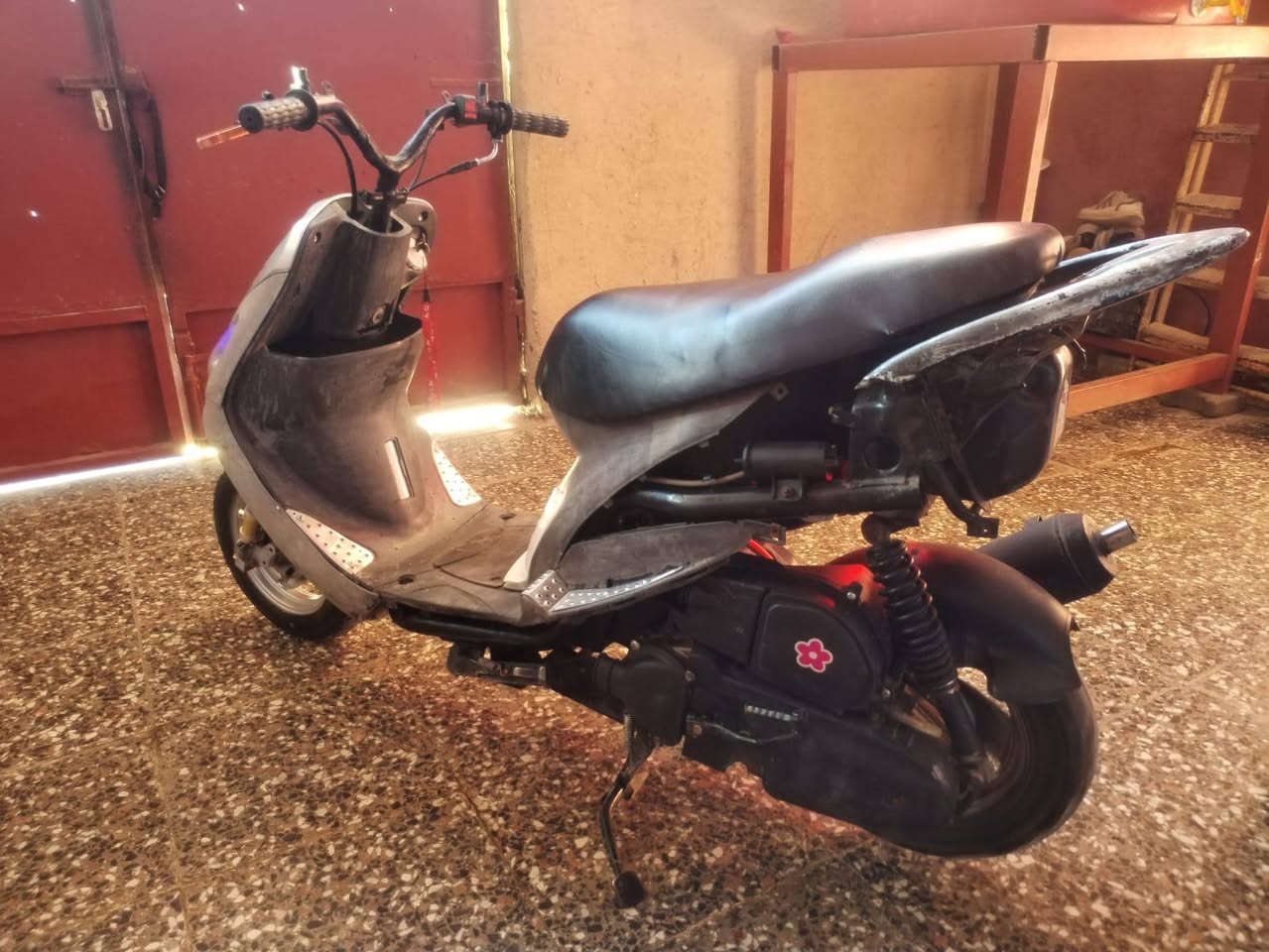 سلام عليكم دراجة قجمة للبيع بوش 49 بلادي مدل بس ولفات سعر 500وبيهة مجال المكان البصرة الحيانية ***********
