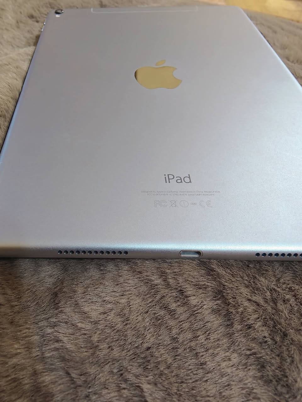 يا الله 
ايباد برو 9.7 موديل 2017 
ذاكرة 32
نسبة البطاريه 94
سيم كارت
شرط الفحص امام المندوب مكفول من كلشي 
السعر 160
يوجد توصيل الى جميع المحافظات 
***********

