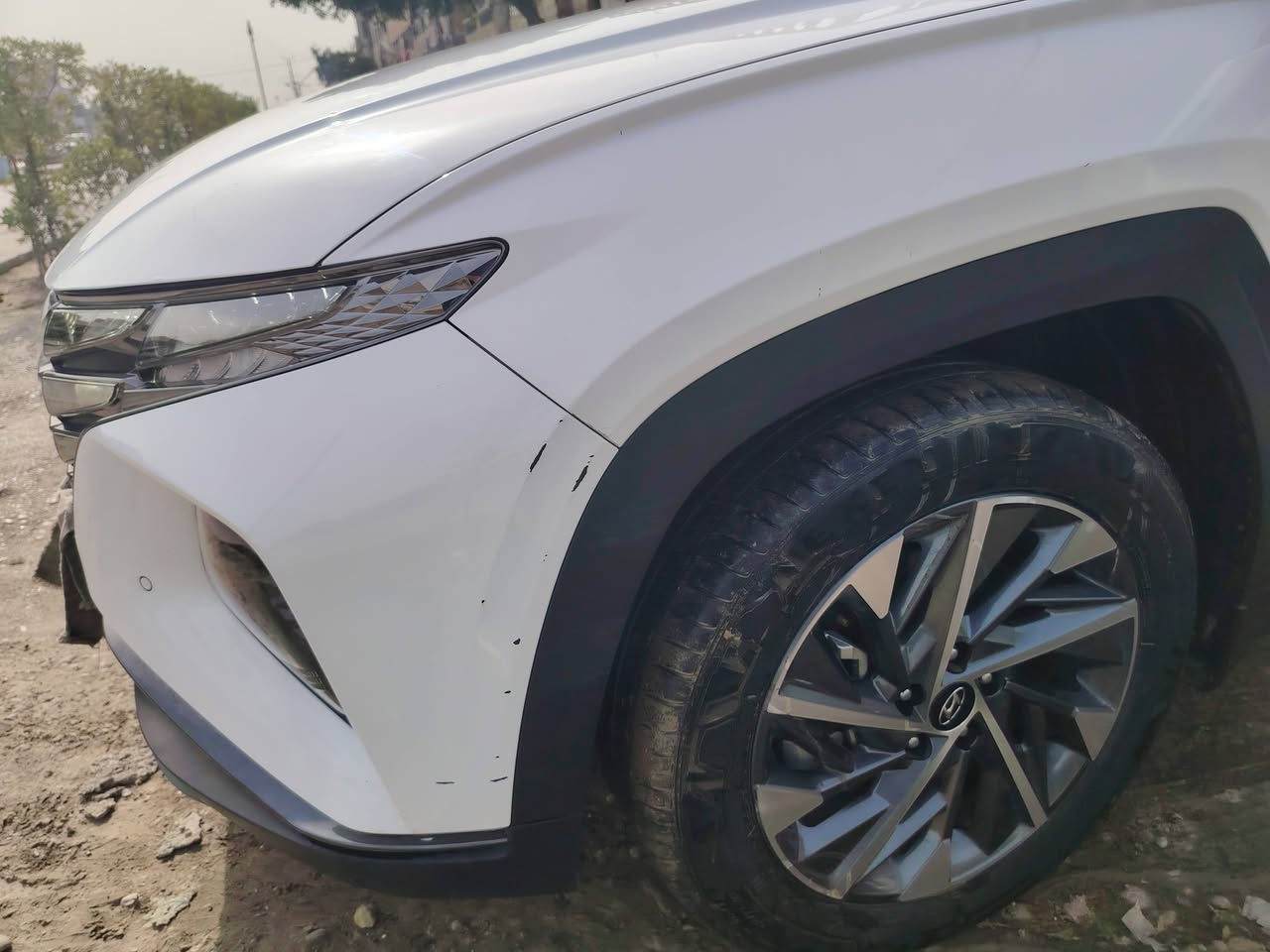 ‏HYUNDAI Tucson  2024
مكفوله من الصبغ والتبديل خليجي 
السعر 213
العداد 17 الف
داش كام 
المكان بغداد
خليجي موديل 2024
حجم المحرك 2000 
مرتبط بناقل حركة أوتو 6 نمر 
مفتاح التشغيل بصمة عدد 2
تشغيل عن بعد 
اريل نفكيتر 
حساسات أمامية 
حساسات خلفية
لايت زينون + LED 
كشافات 
بك لايت LED 
دخول بصمة ذكي 
حجم الاطار 235/55R18 
ويل كب 18
4دسك
اشارة في المرايا الجانبية 
المرايا قابلة للطي كهرباء 
ماسحة خلفية 
هاند بريك بصمة 
‏ABS 
شاشة كار بلي 
كاميرا دوارة 
مثبت السرعة Cruise 
 المودات والاوامر الصوتية 
‏Bluetooth / USB 
شاحن هاتف وايرليس
مخرج منفذ الطاقة 
فحص نظام السيارة 
حركة المقاعد الأمامية كهرباء
قطعتين تبريد  
أوضاع القيادة  ECO / NORMAL / SPORT 
أوتو هولد Auto Hold 
 نظام مانع الانزلاق 
نظام نزول المنحدرات 
حاملات الأكواب عدد 8
 بردات أبواب خلفية

للاستفسار اكثر اتصال او واتساب
‭***********
