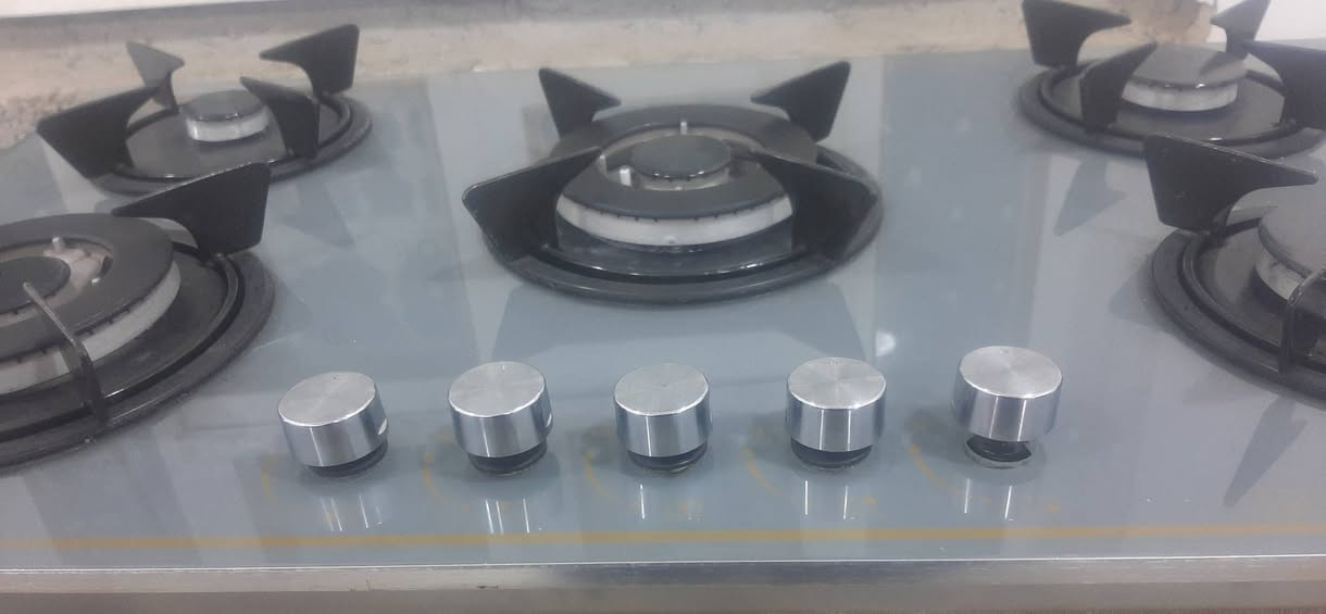 طباخ٥ عيون زجاجي بلازمه اصلي بشرط فحص يشتغل كهرباء او غاز 

للاستفسار خاص او وتساب(***********)
