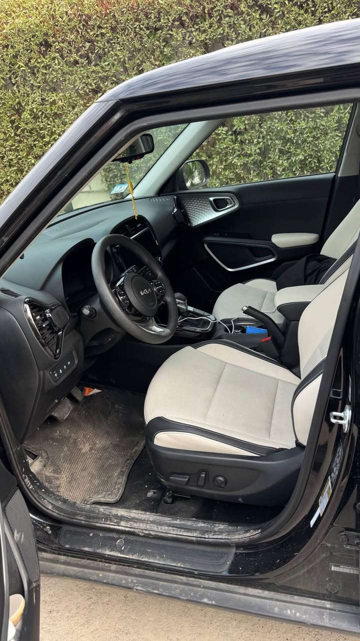 � للبيع – Kia Soul 2024 فول مواصفات عدى الفتحة دخول جديد شهر ال2 مرقم بغداد باسمي
تحويل ثاني يوم
🔹 الموديل: 2024

🔹 اللون: اسود مع سقف أسود (Two Tone)

🔹 المحرك: 2.0 لتر – 4 سلندر

🔹  العداد:زيرو ما ماشية 9000  كم

🔹  الحالة: ممتازة – صبغ اصبع حافة البنيد فقط والباقي كفالة عامة صور الحادث والسونار مرفقة بالمنشور– شاصي سليم

المواصفات الداخلية:

 • شاشة معلومات وترفيه 10.25 إنش

 • دعم Apple CarPlay & Android Auto

 • شحن لاسلكي للهواتف

 • مقاعد جلد ابيض كهربائية

 • تشغيل عن بُعد (Remote Start)

 • تشغيل ذكي زر تشغيل + Smart Key

 • تحكم كامل من المقود

 • بلوتوث + USB

 • تكييف أوتوماتيك

 • شاشة عدادات واضحة

 • خامات داخلية نظيفة ومريحة

أنظمة السلامة والمساعدة:

 • رادارات أمامية

 • نظام النقطة العمياء (Blind Spot Monitoring)

 • تنبيه حركة المرور الخلفية

 • كاميرا خلفية

 • نظام الثبات والتحكم بالانزلاق

مميزات إضافية:

 • اقتصادية في الوقود

 •

 • السيارة نظيفة وجاهزة للاستخدام

📍 الموقع: بغداد – البلديات

💰 السعر: 175 قابل للتفاوض 

📞 للتواصل: *********** – بغداد, العراق
