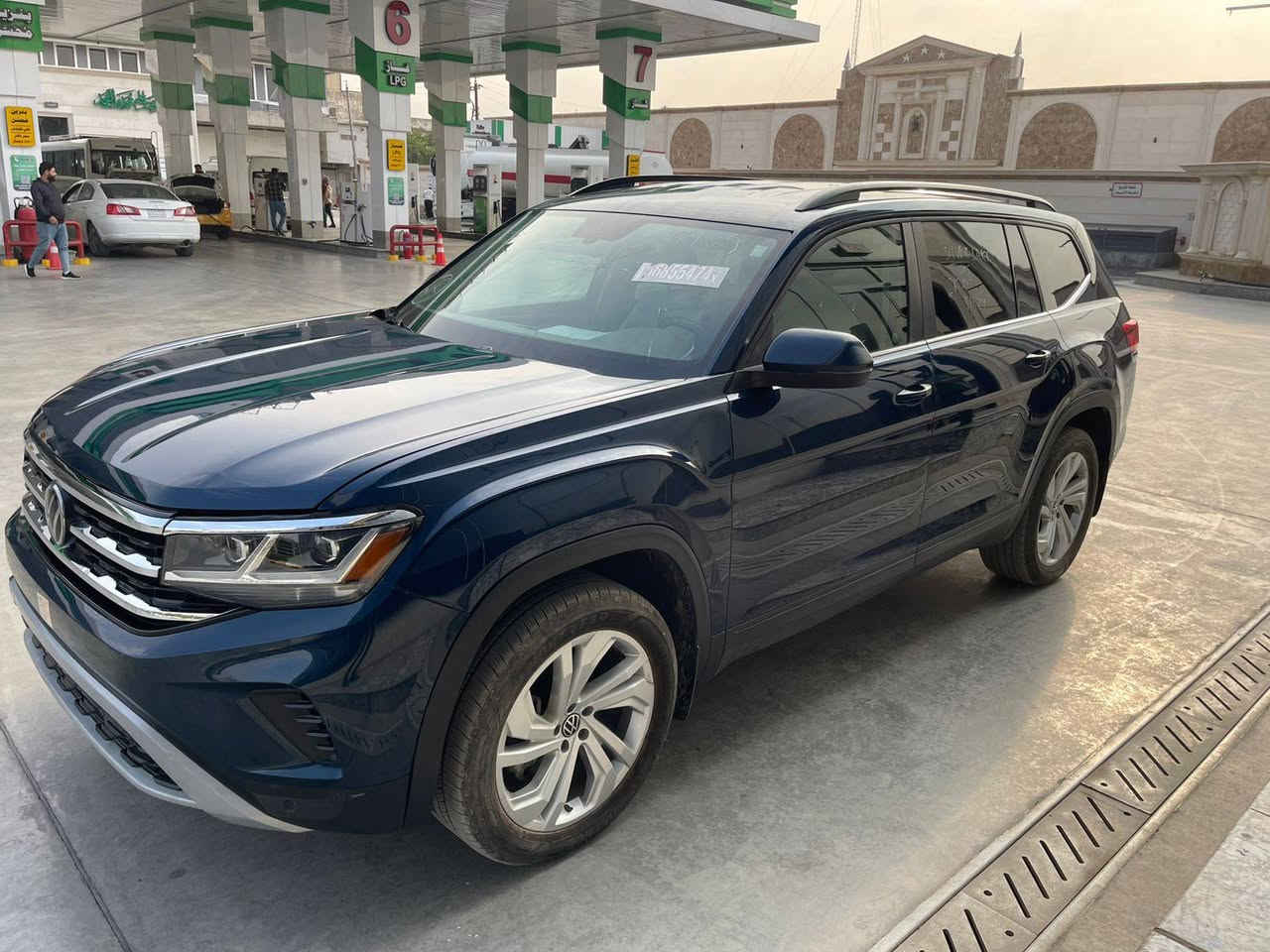 اطلس SE 2023 نص فول
راكب 7  ستة سلندر 3600
داخل جلد ابيض تدفئة كشنات السائق كهرباء
ماشية 10800 ميل فقط رقم بغداد بأسمي 
بدون صبغ حادثها فقط دعامية حساسات امامي خلفي
بردات خلفية بالابواب وبعد بيها هواي مواصفات سيارة جديدة مماشية بالعراق
للاستفسار اكثر الاتصال على الرقم 
***********
متوفر وتساب
