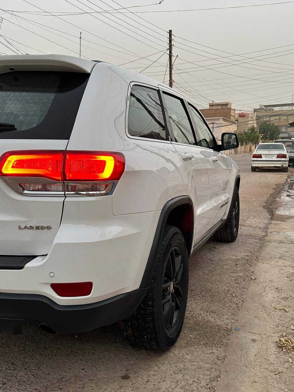 للبيع
جيب شيروكي لاريدو وارد امريكي موديل 2018
ماشية 67 الف ميل 
 حادث بالصور بدون صبغ  تكحيل فقط 
محرك وكير على وضع الشركة
  رقم صلاح الدين بأسمي  السعر 178  ورقة  *********** مكان السيارة قضاء بلد
المواصفات 
بصمة عدد 2 
حساسات امامي وخلفي 
كامرة خلفيه 
مثبت سرعة 
شاشة
