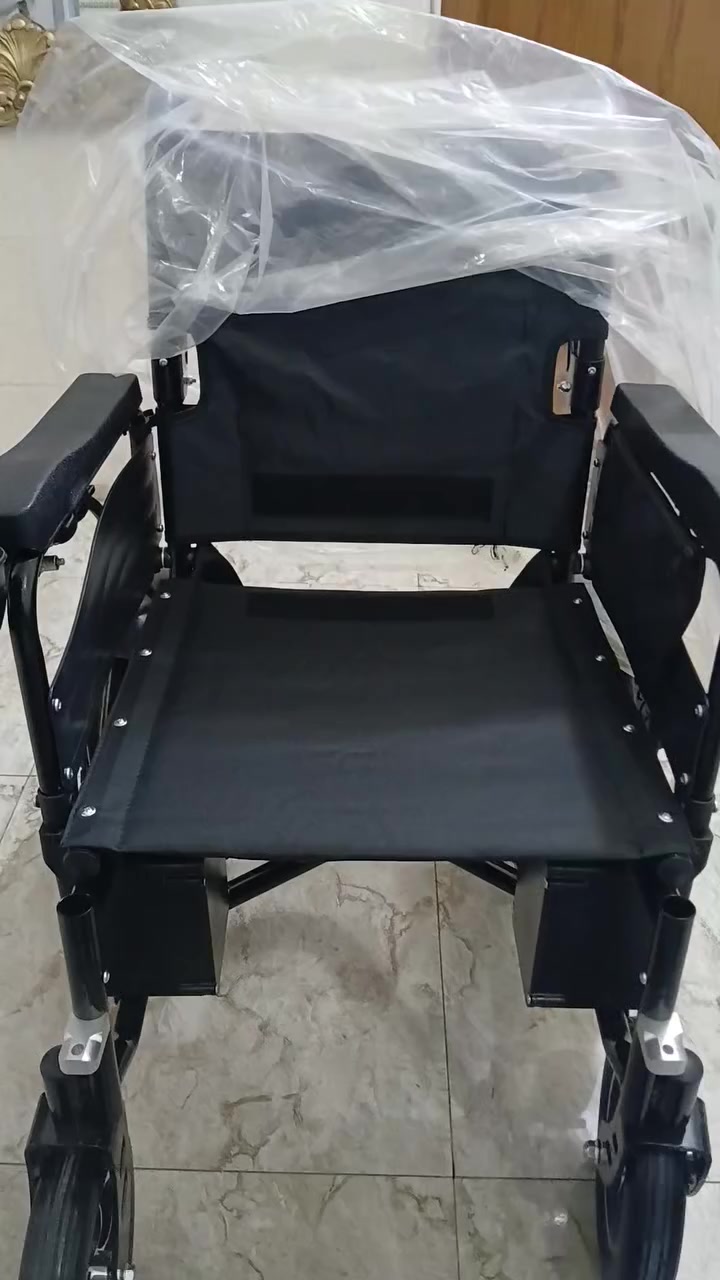 كراسي كهربائيه جديده بالكارتون يطبك ويصير بالسياره بدون رفع البطاريات الشراي يتصل بغداد سعره ٦٠٠الف مع التوصيل حجم كبير ٥٦ *********** وجميع الاحجام
