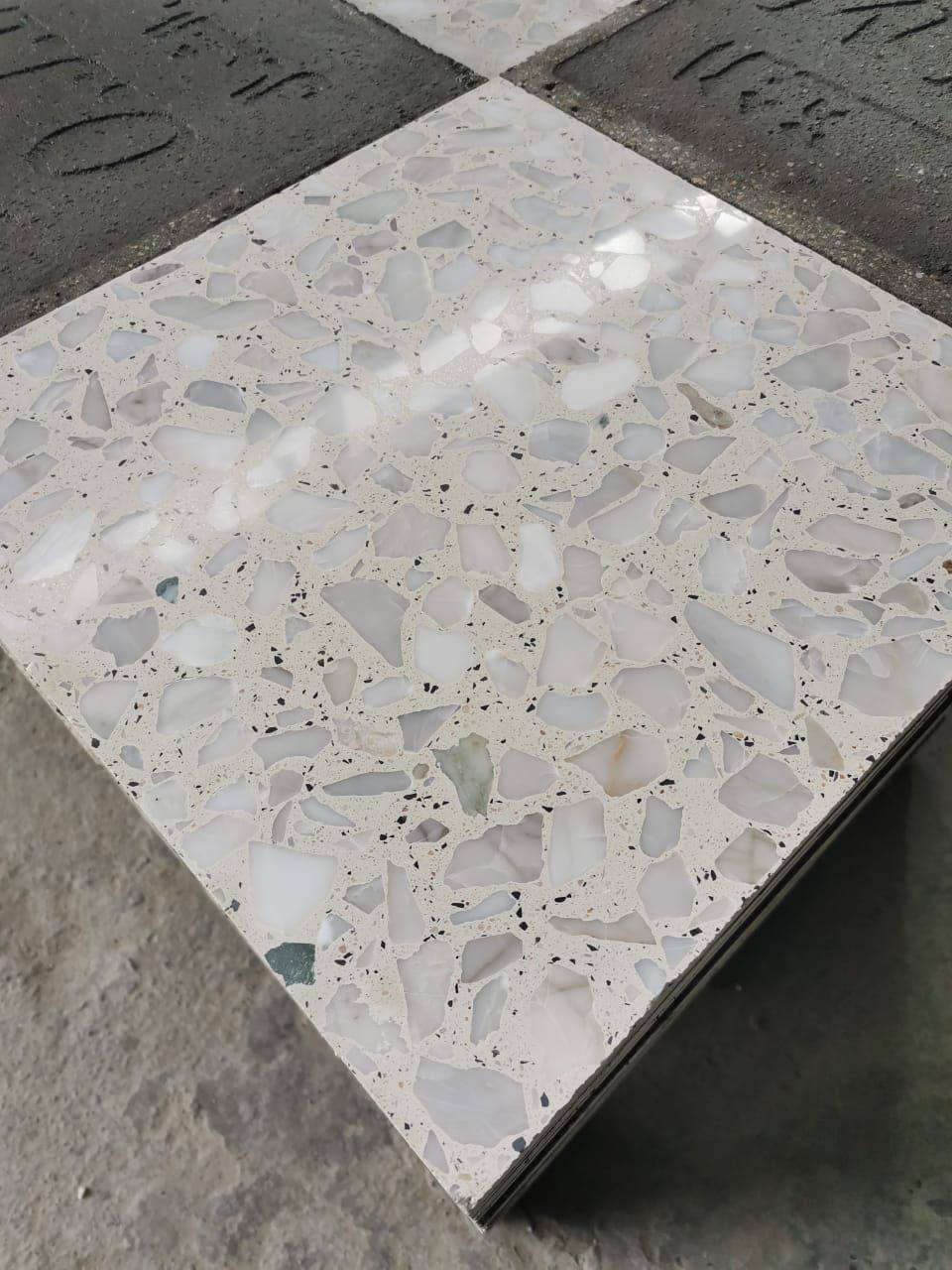 يا الله سلام عليكم اجواد انواع الكاشي الشمالي كاشي درجه اولى باحدث المكابس مقاوم للشمس لون ثابت فول مواصفات شركه النورين لانتاج الكاشي سليمانيه التواصل ع الماسنجر او الواتساب***********
