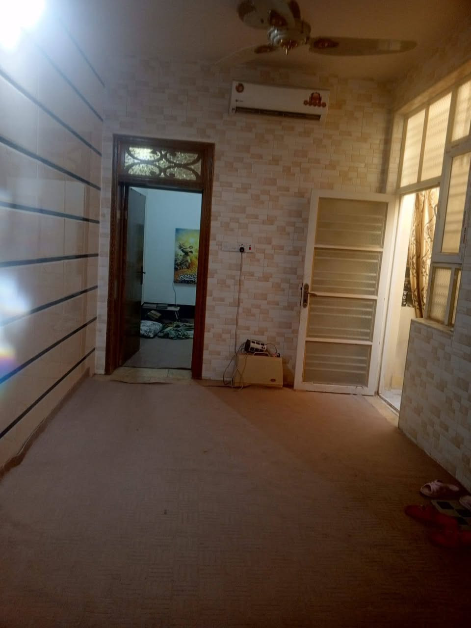 بيت للبيع في حي السلام شارع المطبات شارع عشره قريب ع الشارع 100متر طابق ونص بناء جديد للأستفسار ***********
