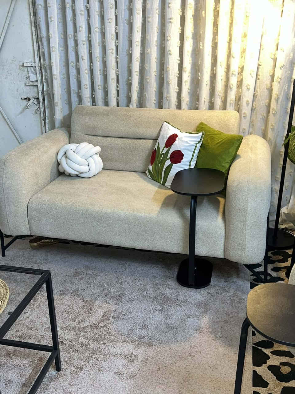 السلام عليكم 
تخم تركي ٧ مقاعد 
قماشه خاولي لون بيجي يصير سرير 
السعر ٦٥٠ 
المكان بغداد حي العامل


**إذا كنت صاحب هذا الإعلان وتريد حذفه لأي سبب، رجاءا أرسل رسالة إلى الدعم الفني**