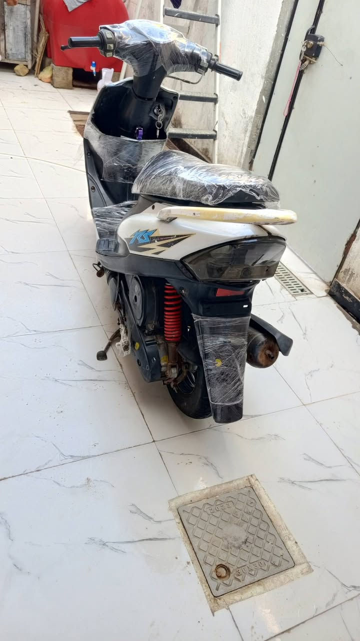 سلام عليكم دراجه اللبيع ماكس عدله بلادي 49كلشي شقال سلف هندر شقال مكينه مامفتوحه جيب  وياك فيتر وفحص دبلات شقاللات سكن عالي وناصي شائر شقالت سعر 750وبيه مجال الطيبين مكاني البصره الهارثه رقم الهاتف ***********
