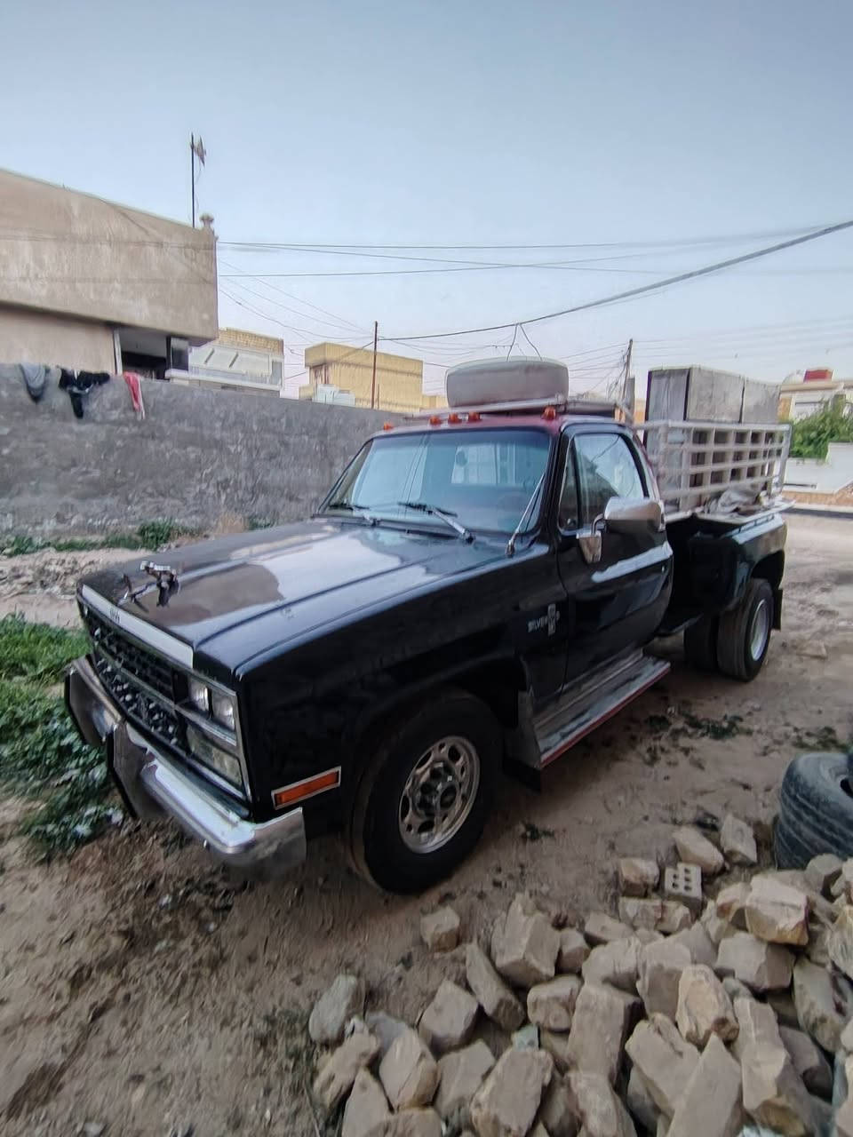 سلام عليكم شوفر البيع موديل 82 رقم دولي بغداد بسمي تحويل ثاني يوم كير5 مكينه كسل مكفول دبل تاير وياله 17.5 تخم تاير صدر جديد  كهربيات كله شغل مكاني بغداد
 *********** واتساب
