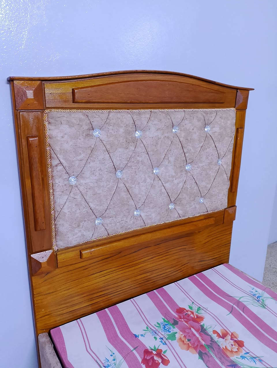 للبيع تخت مستخدم شهرين فقط اخو الجديد شرط فصال حديث فول نظافة خير من الله شرط خشب عراقي صاج شغل توصي ثقيل شرط الاسفل بلوك 8 ملم شرط الطول 210 العرض 90 العنوان جانب الايمن يرموك الثانية السعر 100الف وبي مجال للطيبين 😊 شراي اتصل
***********. ***********
