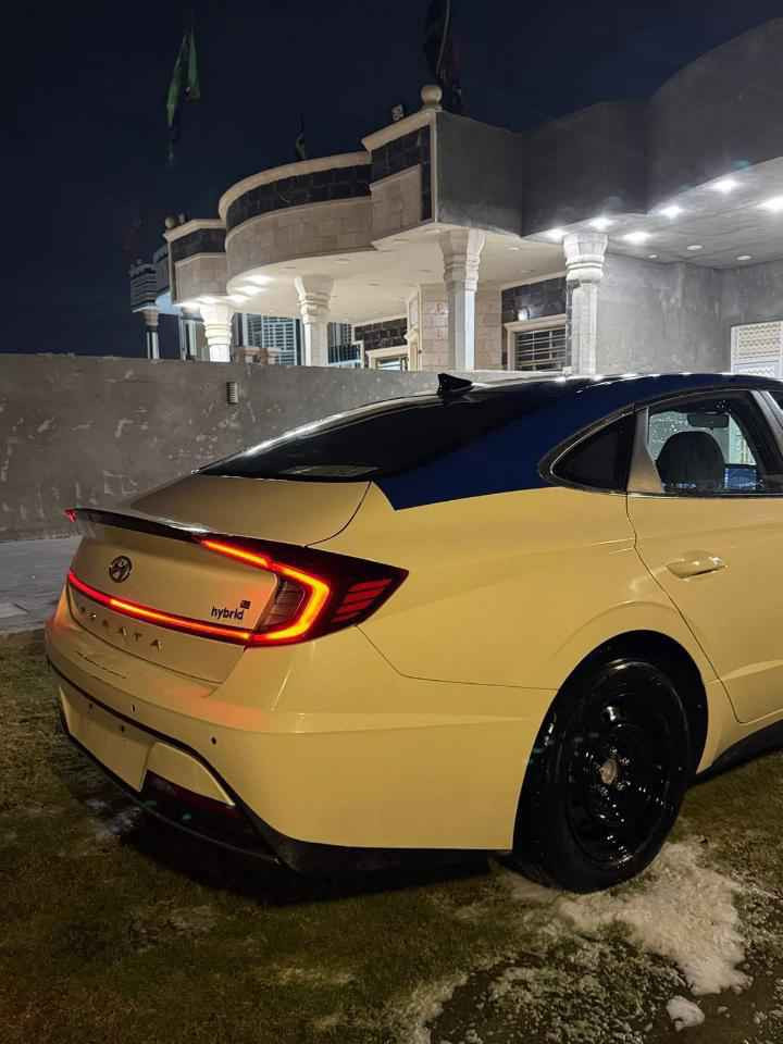 السلام عليكم سوناته ٢٠٢٣ اصل  تكسي دبي للبيع 
بيهه طخطخات بسيطه كلش 
السياره حداديه  صدر خير من الله 
المكينه بيهه خشونه بس صافيه ما تخربط
المواصفات معروفه فول ما عده الفتحه 
السياره يرادلهه ترتيب بسيط 
ماشيه ٣٨٠ الف  حقيقي 
للاستفسار اكثر : ***********
حلال  ابو شهم 
عنوان السياره بسمايه بغداد, العراق
