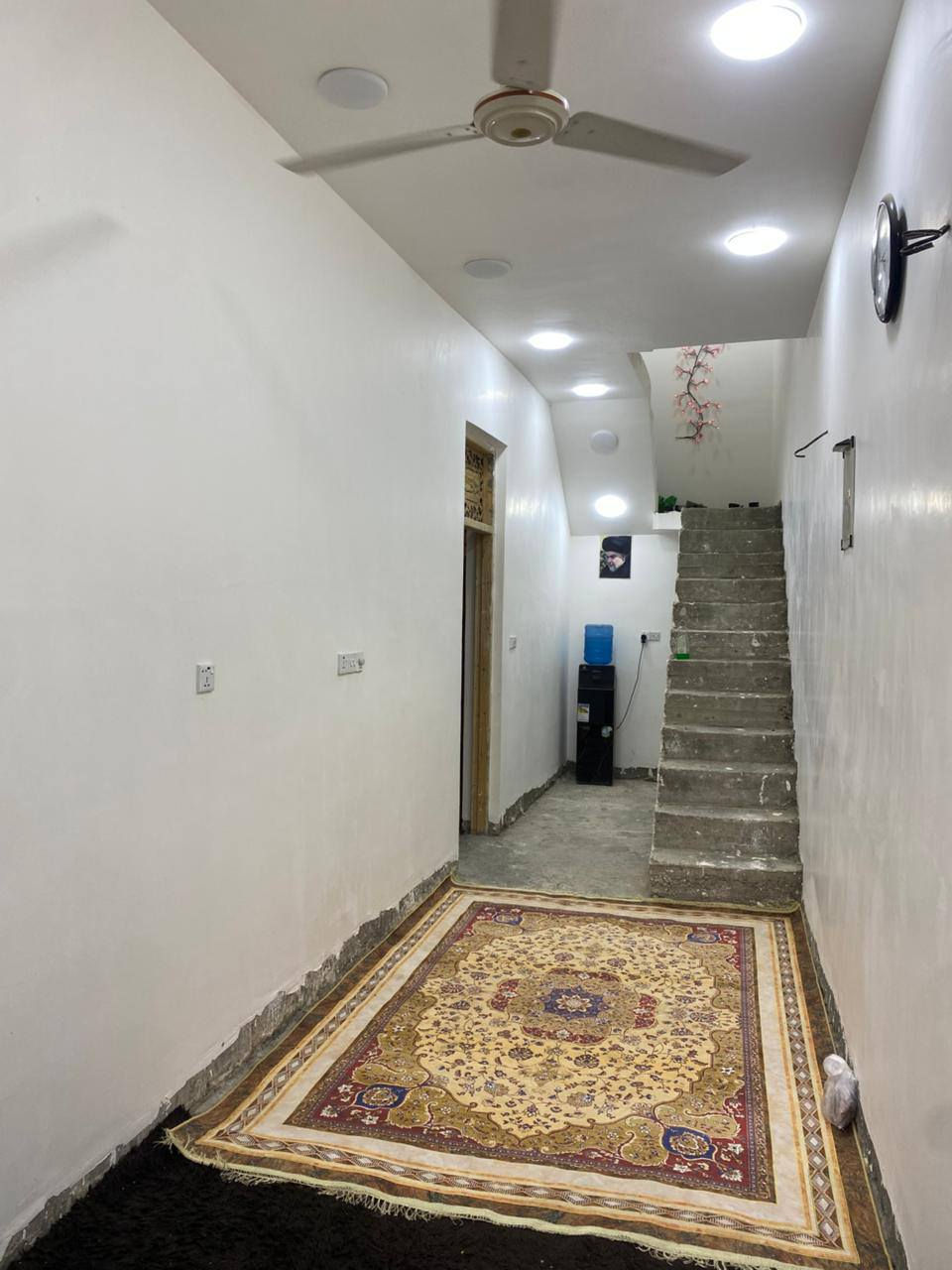 اللهم صلى على محمد وآل/ بيت للبيع ٧٥ متر طابقين  ٣ غرف نوم  + استقبال بناء حديث قبل شهرين البلديات المعسكر قرب حسينية ائمة البقيع اول فرع قريب ع الشـارع حاليا الجهد جاي يشتغل بالمنطقه الاتصال ***********
