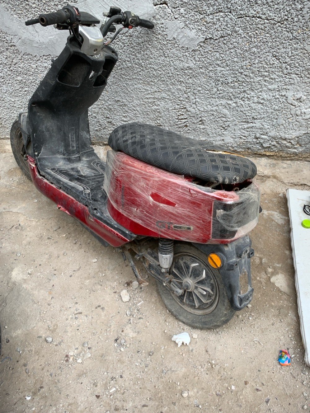 دراجه كوم حديد دراجه بطاريات متهالكه 
او متروك بيه هواي شغالت تشتغل بس بطاريه مو زينه سعر 125بيه مجال مكان بغداد شارع الكفاح