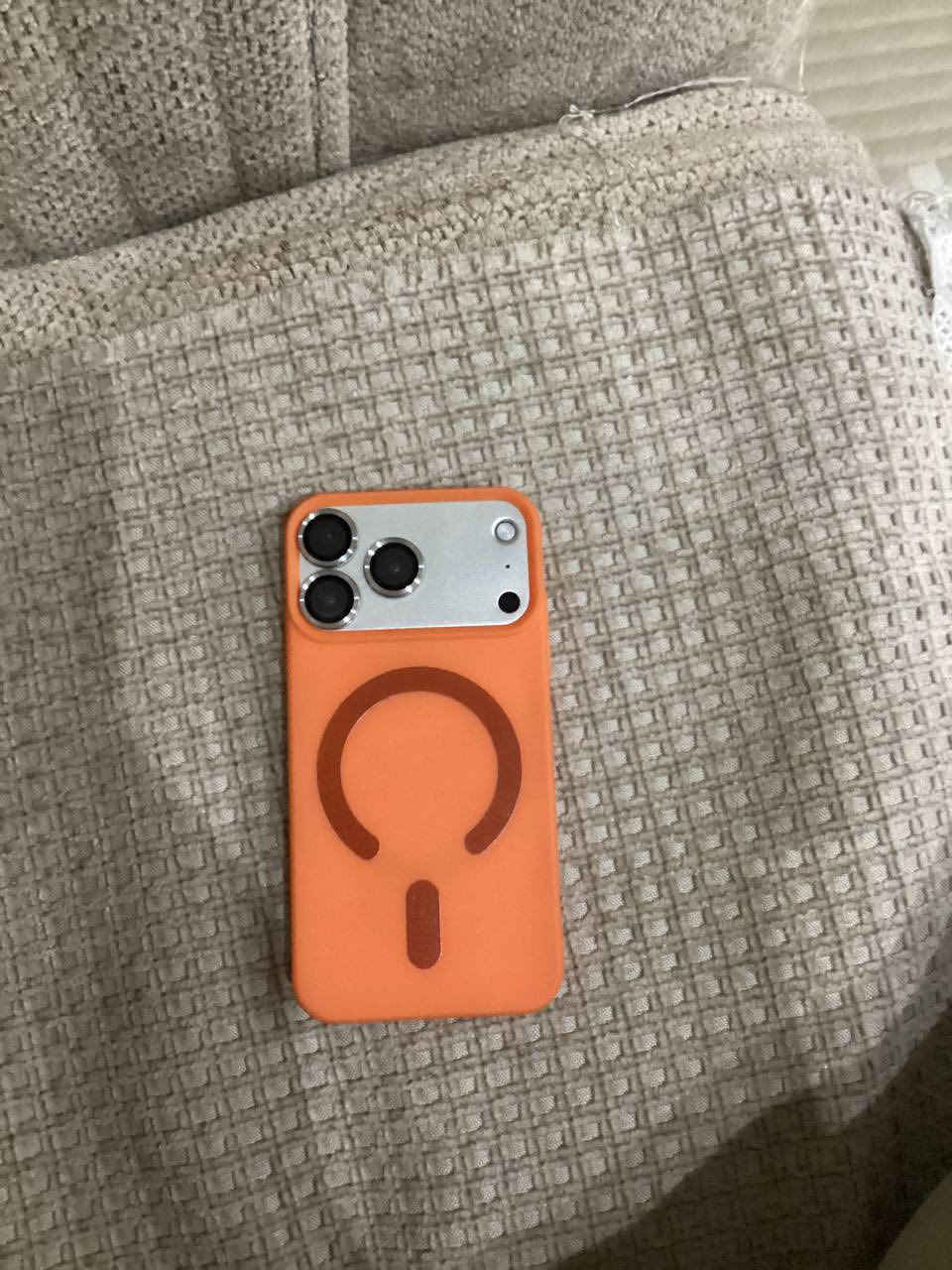 ايفون اكس محور ١٧ لوك لوك ذكر ٦٤ و بطاريا  ٧٢ بلادي فقط سماعه داخليه ما تشتغل شراي يتصل علا هذ رقم *********** سعر 180
