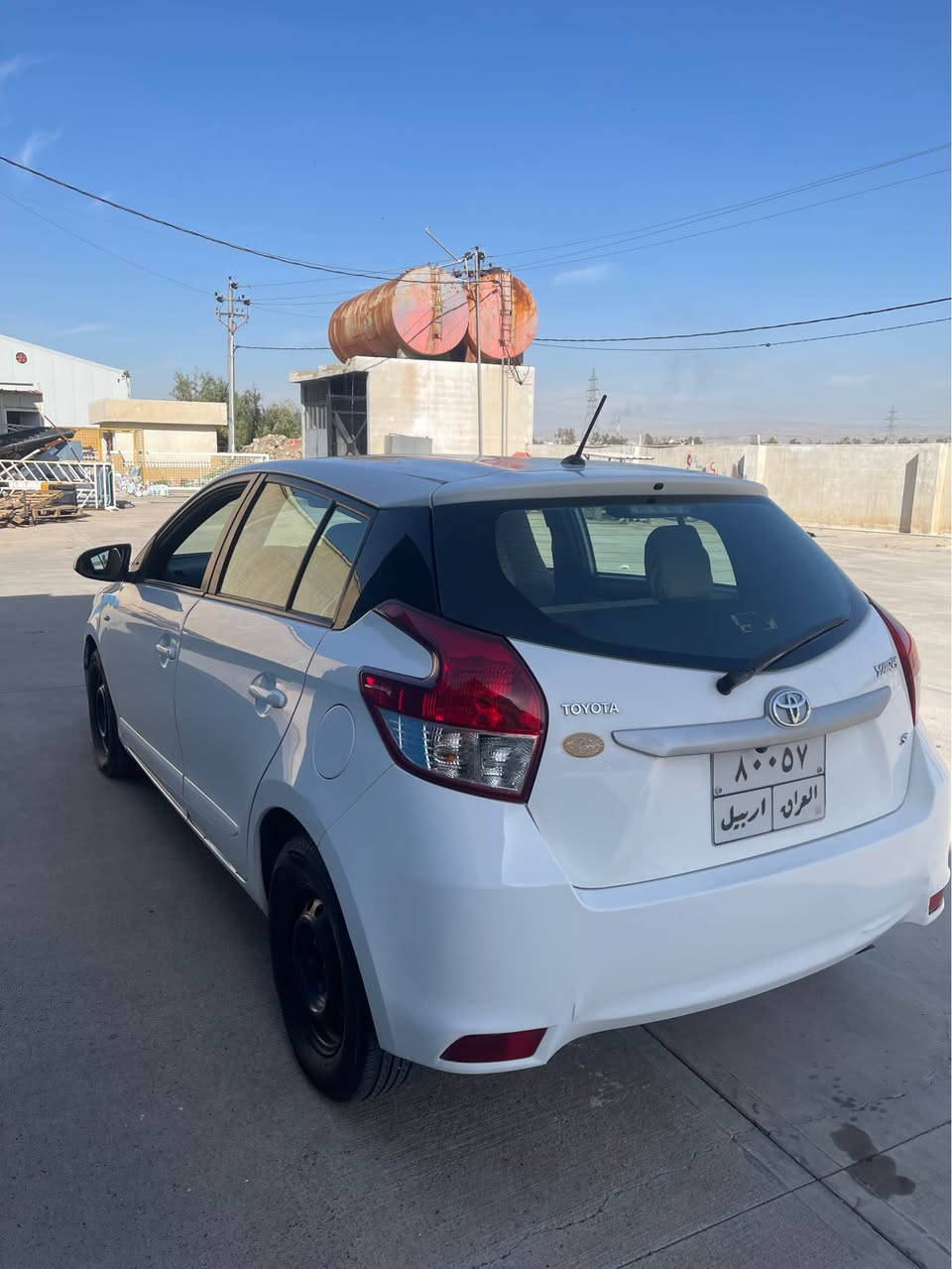 تویوتا یارس 2017 خەلیجی ناوزەرد
گێڕ تۆماتیک و عادی 
سەیارەکە گێڕ و مەکینە و تەقە و ڕەقە و تەبریت و تەحویل و غەرامەی بەشەرت 
سەیارەکە جایزە 
یەک پەڵە بۆیاخی هەیە بێ ناوگرتن 
سعری 105 گەڵا و مەجال 
***********
هەولێر بنەسڵاوە أربيل, العراق
