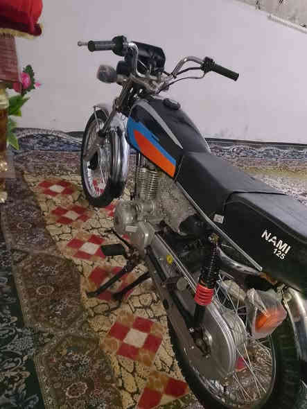 دراجه اصل سيفان للبيع دراجه كله شغال  بس تبخر بيها اوراق سكنر السعر ٥٥٠
مكان زدور المجر وهاذ رقم***********
