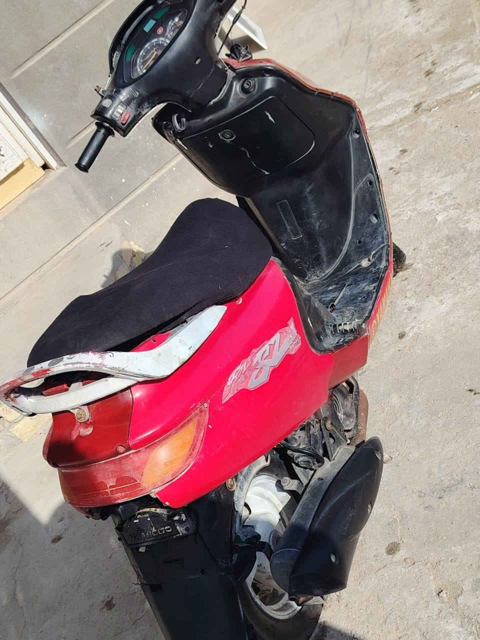 سلام عليكم دراجه فراشه للبيع دراجه شغاله كامله لايت شغال وسلف تحتاج باتري فقط عداد سرعه شغال مكاني البصره قضاء المدينه السعر325وبيه مجال  للستفسار ***********
