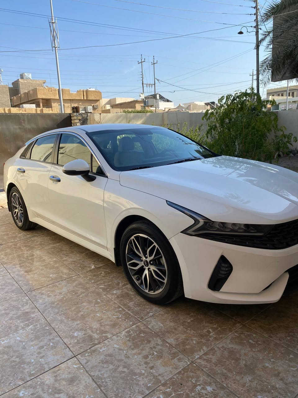 السلام عليكم k5 خليجي موديل ٢٢ محرك ٢٠٠٠ بصمه مري شفط تبريد قطعتين السياره جديده مكفوله رقم بغداد السعر١٧٧ بيه مجال  الاتصال *********** مكان فلوجه
