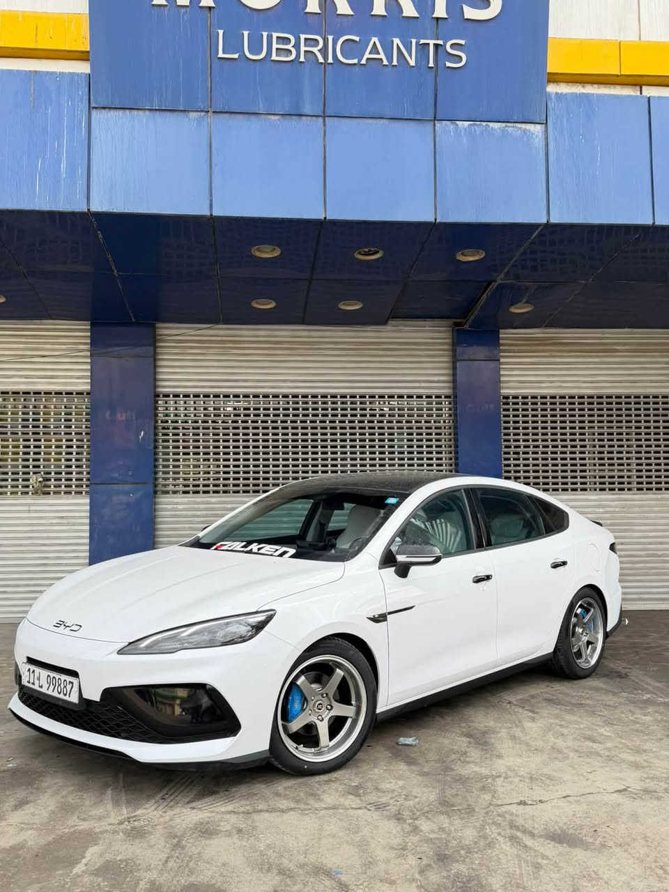 ‎السلام عليكم
للبيع سيل فايف رقم بغداد مميز  
 BYD SEAL 5    ‎موديل 25
    بعدها زيرو ماشيه 3000
‎مواصفاتها معروفه 
‎محرك  1500 هجين ثلاث انظمه
‎شحن ذاتي + هايبرد + شحن خارجي
‎يمشي بالتفويله 2000 كيلو مع الشحن المنزلي 2100
شاشه وسطيه+ كامره خلفيه
 دواره
حساسات خلفيه
كارت‎ / ‎بصمه  
‎ هاند بريك بصمه اوتو هولد
‎ كيجات شاشه
‎ لايت لِد لايت اوتو + لِد صباحي
‎تبريد قطعتين
داخل ابيض  
السياره مكفوله من كلشي 
 حتى (الشخوط).
بيها ويل كب اصلي 
عازل حراره امريكي بلو رايز 
تغليف دعاميه ppf
والقماره ppf
فجوج 
ارضيات رزلاين 
داش كام 
تغليف الد الخلفي ppf
ولايتات الاماميه ppf طافي 
سبايدر رياضي لجامه الخلفيه 
وسبايدر لجنطه 
شاحنه اصليه مع قاعده شحن كامله مع سياره
سياره جاهزه وكامله من كلشي وماكو احلى منها بلعراق كله 

اللون (صدفي) 
شرط التحويل باسمي 
المكان. بغداد/الدوره شرطه ابو طياره
شراي يتفضل خاص او الاتصال على الرقم التالي 
***********
