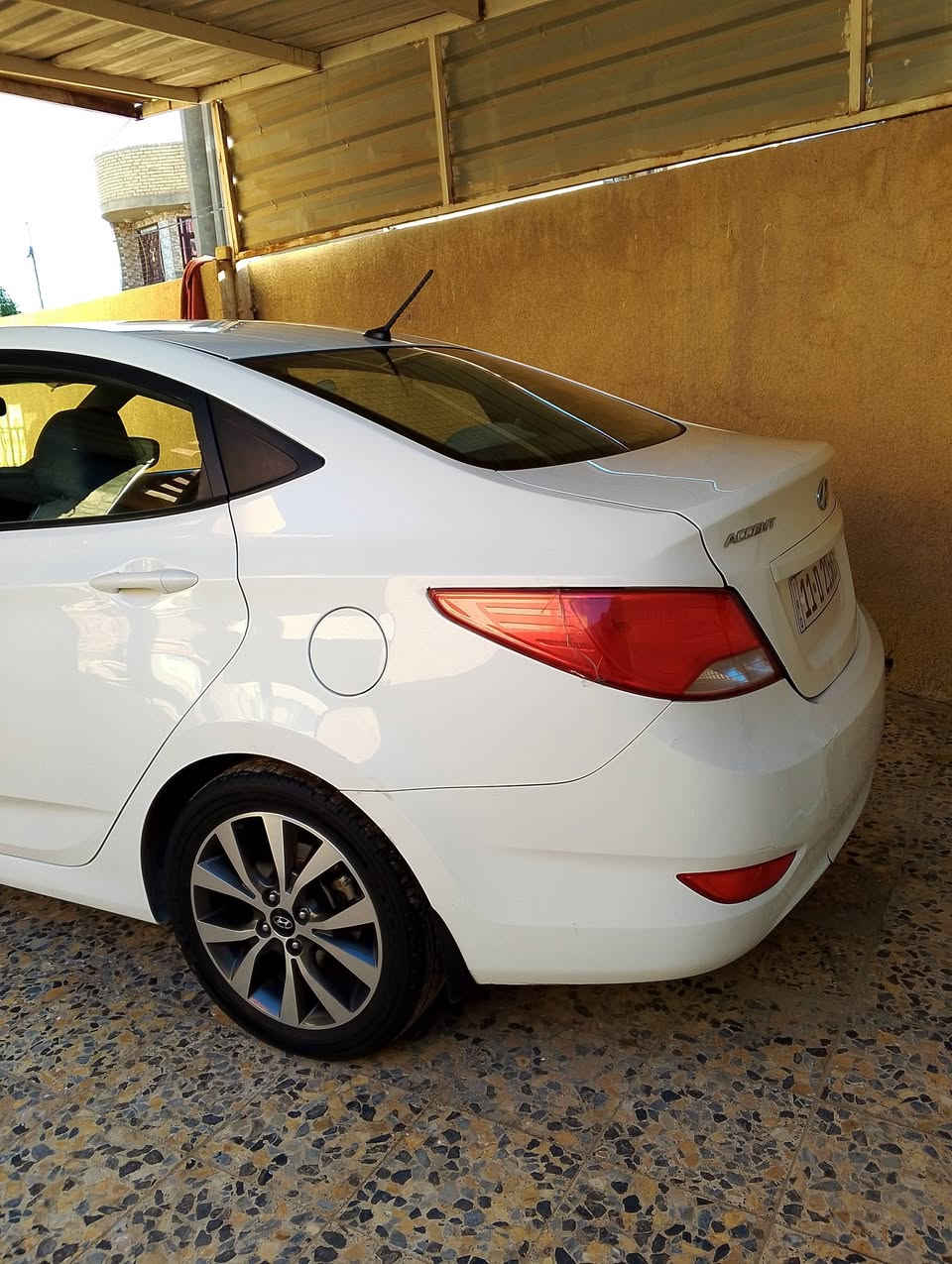 السلام عليكم اكسنت 2016 محرك 1600 رقم بغداد بأسمي ماشيه 86 السياره بدون قطره صبغ بيهه فقط البنيد مبدل أثر طخه خفيفه والاصلي موجود 
السعر 115 وبيهه مجال 
للإستفسار ***********
