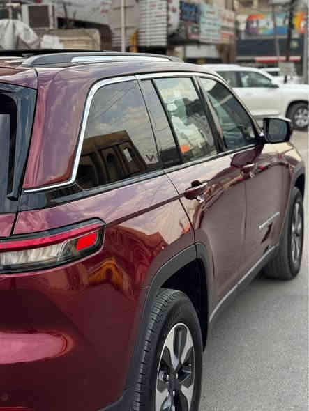 هايبرد + شحن ( بلكن ) بيع او مراوس 
‏2023 JEEP GRAND CHEROKEE M LIMITED
اللون :- ماروني 
الموديل :- 2023
معة المحرك :- 2.0
المسافه المقطوعه : 30 mi 
٣شاشات السائق والوسط وشاشه الراكب 
السياره اخت الكلين فقط نص جاملغ خلفي بدون اي دواخل ولا ايرباك كله سليم كير مكينه كله كفاله مابيه نقص بفضل الله 
رقم بغداد الجديد هزه وسنويه جديد 
وَيْل 18
كامره دواره 
بانورما (فتحه )
جلد بلادي + هيتر كشن + الستيرن 
مري كهرباء
تشغيل عن بعد لايت زينون
ثلاجه وسطيه
اشاره بالمرايا
كير ماوس
خمس وضعيات قياده 
باب خلفي كهرباء
حساس امامي وخلفي
كراسي كهرباء
هاند بريك كهرباء
كرسي ذاكره
تخم تاير جديد 
رادار امامي + جانبي 
شفتات كير سبورتمكان السياره كراده شارع ٦٢ 
السعر ٣٣٥٠٠يعني ٣٣٥ ورقه 
***********
*********** بغداد
