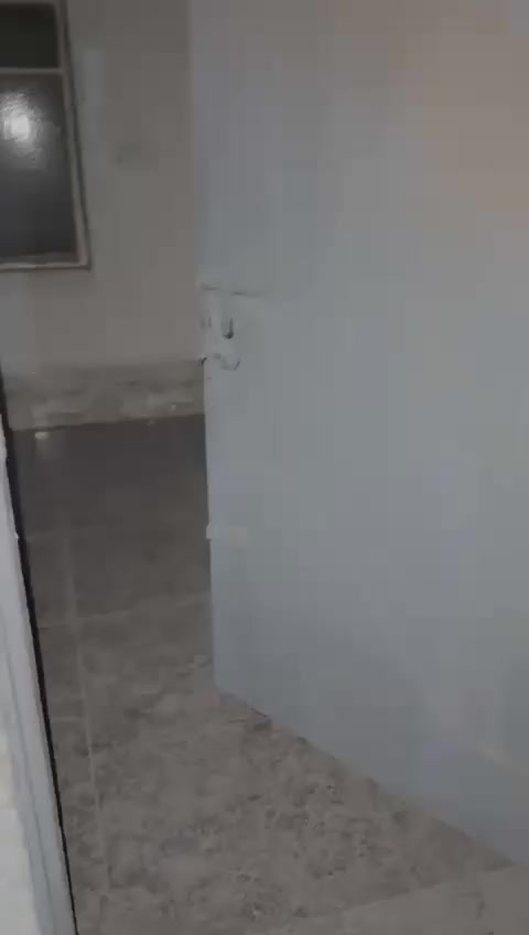 السلام عليكم 
للايجار شقة طابق ارضي المساحة 50 متر 
تحتوي على صالة و مطبخ و غرفتين نوم و خدمات 
العنوان شرطة ابو طياره 
اليجار 450 وبي مجال 
للاستفسار***********
