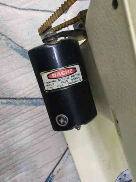 مكينه خياطه شركه سنجر جديده مامستعمله نضيفه جدا مكينه جبته من باله السليمانيه مكاني  بل جواهري *********** اتصال موجود واتساب سعره 90 بالله العظيم سئلت سعره 150
