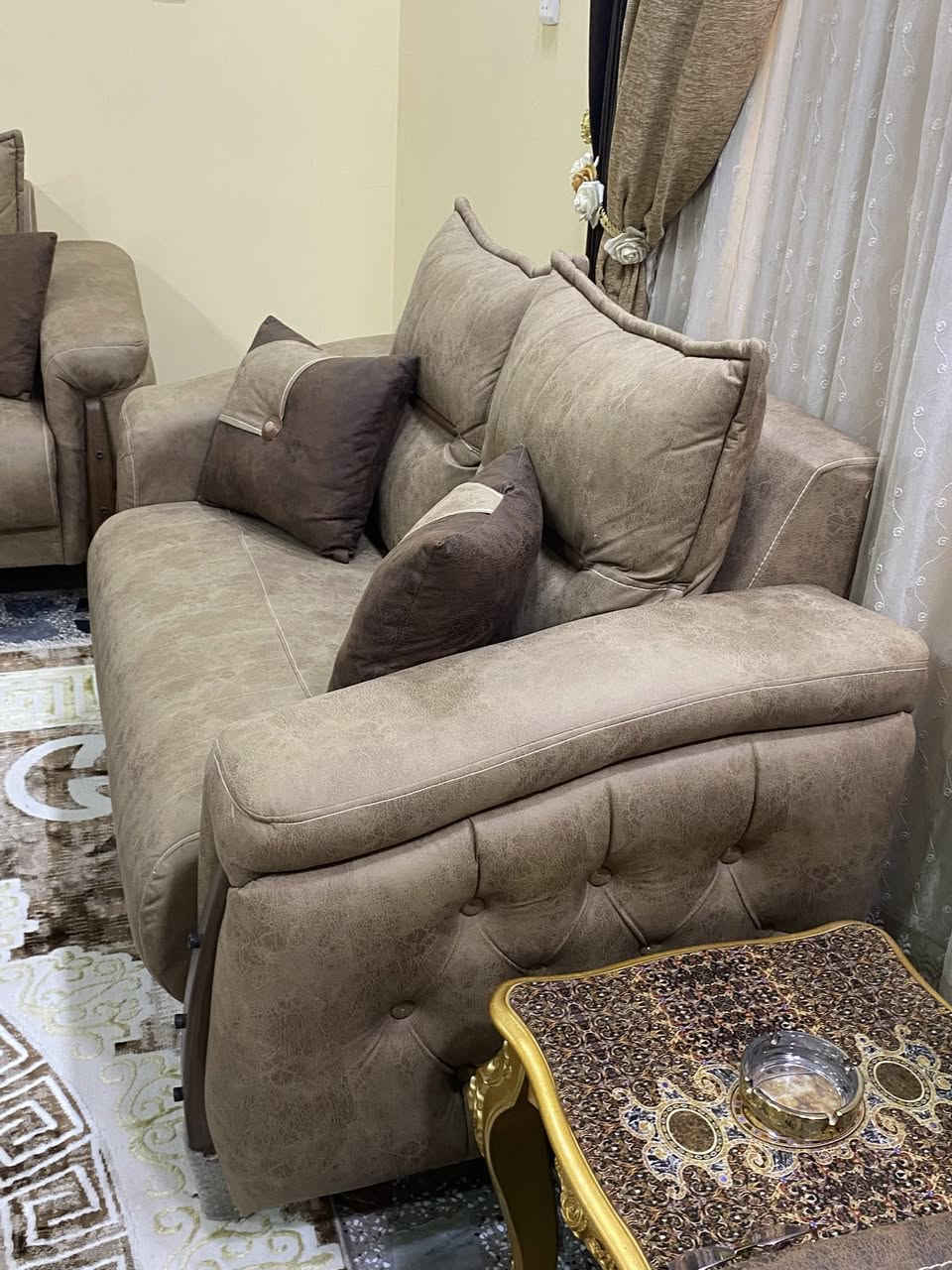 قنفات نضيفات وياهن اربع طبلات والخامسه الجبيرة ووياهن بردات ثنين نضيفات سعر 900 وبيهن مجال عنوان البصره ***********
