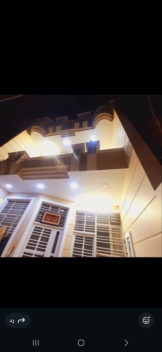 السلام عليكم
بيت للبيع مساحته ١٢٠ 
الواجهه ٦ ونزال ٢٠ 
بيت جديد بناء سنه ٢٠٢٢
 الطابق الأرضي استقبال ومطبخ
وصاله ومنور وغرفه نوم كبيره وصحيات

الطابق الأول
غرفتين نوم كبيرات وصاله وحمام 
وبيتونه كبير طوله ٧ مترات 
حي اور مربع جامع عمار ابن ياسر 
محله ٣٣٧
العلم البيت باني على يدي 
تلفون ***********
