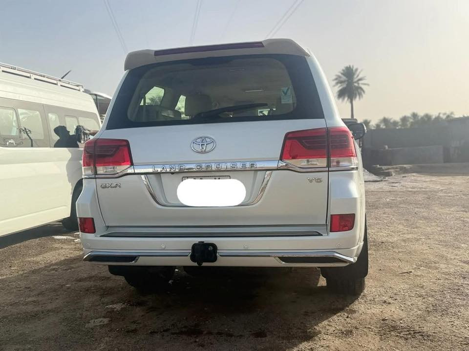 ﷽
‏‎سلام عليكم 
 للبيع او مراوس ب لاندكروز 2022
لاندكروز 🔥 2017  💣 ويت اديش🚀 GXR:
فول موصفات 
السياره احله من الصور بالحقيقه 
فول مواصفات 1/1 💯 :
1- فتحة 🕳️
2- بصمة 🔐
3- ماشية 91 حقيقي 🧡 وقابلة لزيادة 
4- حساس خلفي وامامي 🎶🔊
5- ثلاجة 🥶
6- كرسي كهرباء ⚡
7- تشغيل عن بعد 💥
8- شاشات عرض 💻
9-كامرات 2 دوارة 👀
10- 8  ايرباك 
11-دفع رباعي 🎮
12- شاحن واير لس

حجم المحرك: 4000 ✅
ملاحظة // السيارة كفالة عامة من جميع النواحي 
حته الدعاميات وشرط  الفحص ✅
جاهزة من كلشي مابيها اي نقص وبالعافية ع تكون من نصيبه
#مفخره_الأرض 🔥 
🟩 السعر المطلوب  _ ( 51 $ )💸وبيها مجال                             
الي يحب يتصل 
***********
