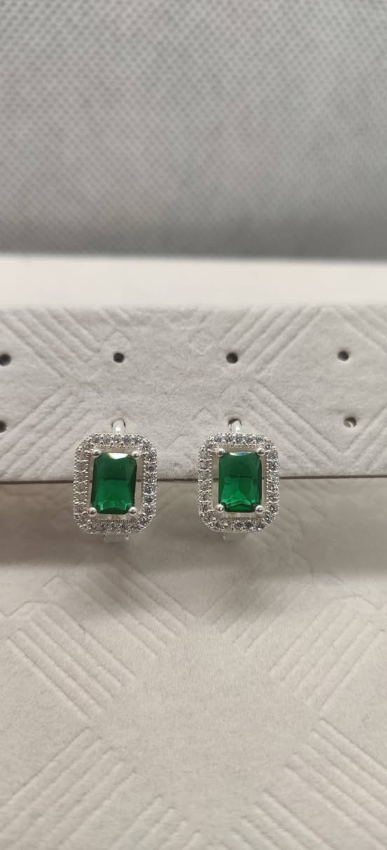 تراچي فضة اصلية
السعر ٢٥ 
يوجد توصيل لكافة محافظات العراق


**إذا كنت صاحب هذا الإعلان وتريد حذفه لأي سبب، رجاءا أرسل رسالة إلى الدعم الفني**