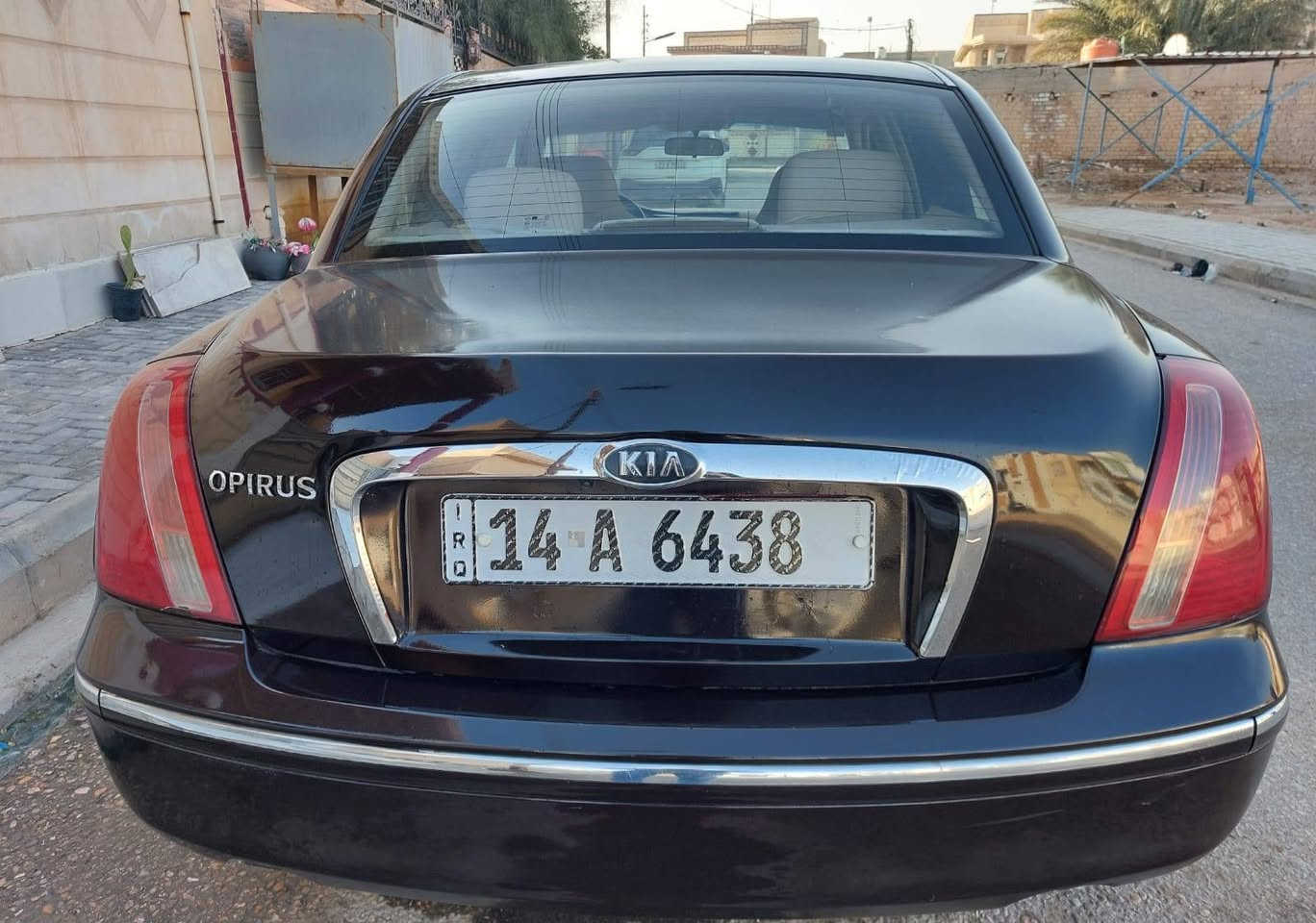 كيا اوبرس موديل 2007 حجم المحرك  3800 رقم بصره رقم انكليزي مشروع وطني مواصفات خليجية اللون احمر عنابي والسيارة باسمي ومداور ثاني يوم وتبريدها ثلج، بيها ضربه بالجاملغ  وره السايق وبيها بخار مصبوغة صبغ عام اثر جراد، كهربائياتها كلها شغالة وتراي وين ما يعجبك.
متواجد على الفيس والواتساب موبايل ***********
