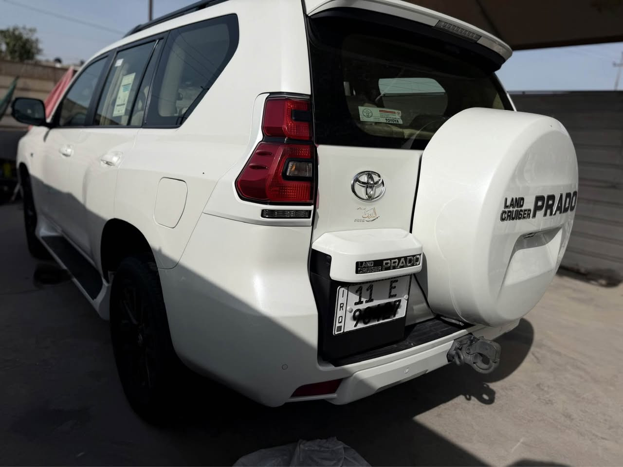 برادو 2023 ( SAS) ام الضمان TXS رقم بغداد  فول الموصفات ماشيه 34 الف كيلو الموصفات بصمه فتحه جلد كشنين كهرباء  ويل كب شاحن  شاشه كبيره كامره وموصفات عديده اخرئ  السعر 47500 وبيه مجال بسيط الرقم *********** بغداد, العراق
