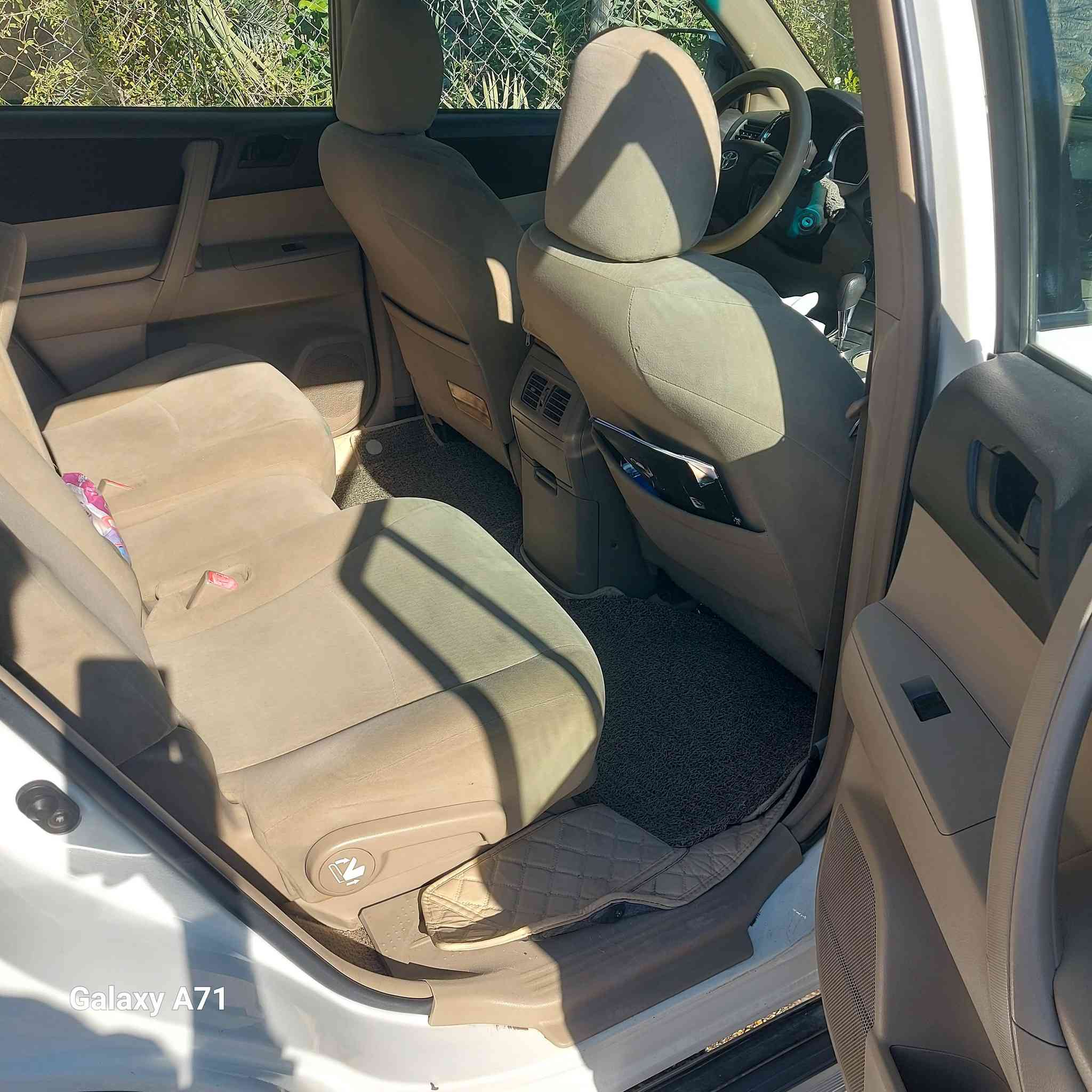 هايلندر ٢٠١٠باسمي سياره جديده مكفوله كلين دفع رباعي محرك ٦سلندر جاهزه ماتصرف عليه الف رقم بغداد/ ***********/السعر ٢٠٠ وبيه مجال
