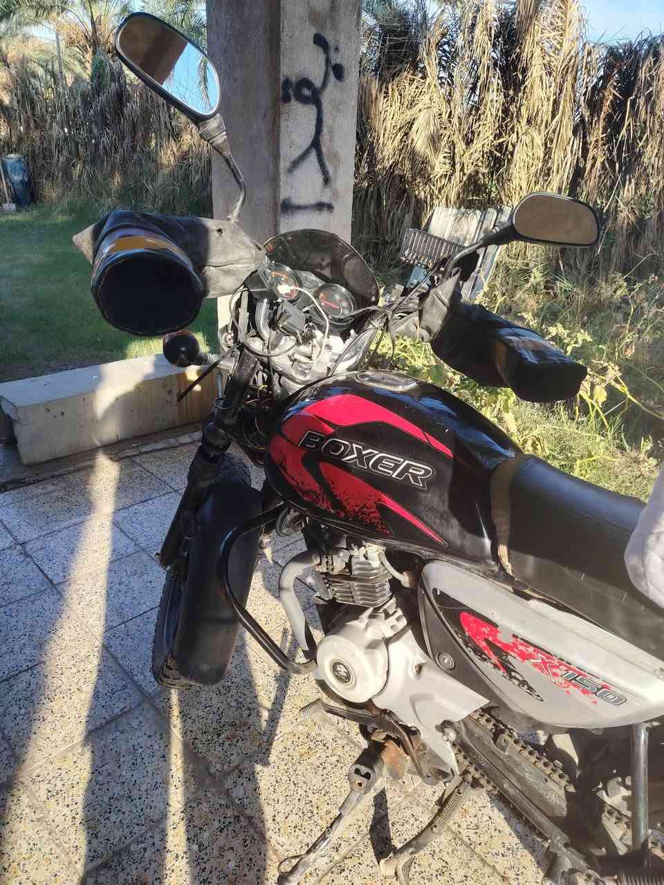 بوكسر للبيع نهايه 2022
اللون اسود 
ماشيه 58,000 
عارضها 1,950 
دراجه بااسمي تحويل ثاني يوم اروح وياها
مكاني بغداد أبو غريب 
جاهزه كبل للشارع مابيها
***********
