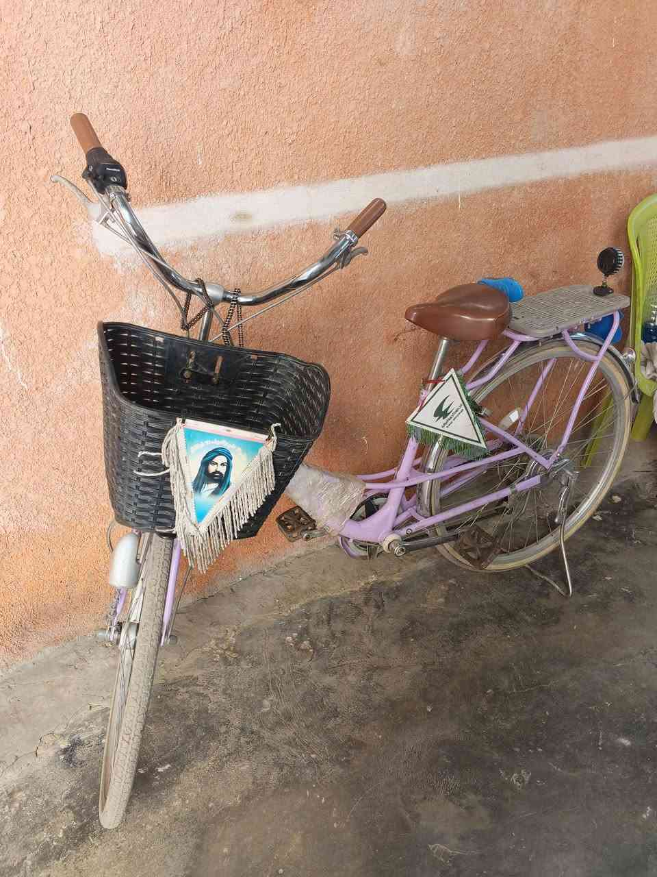 سلام عليكم بايسكل يابانب للبيع باله مال حاويه كير السعر 120 بي مجال حك الجيه الرقم الهاتف ***********
