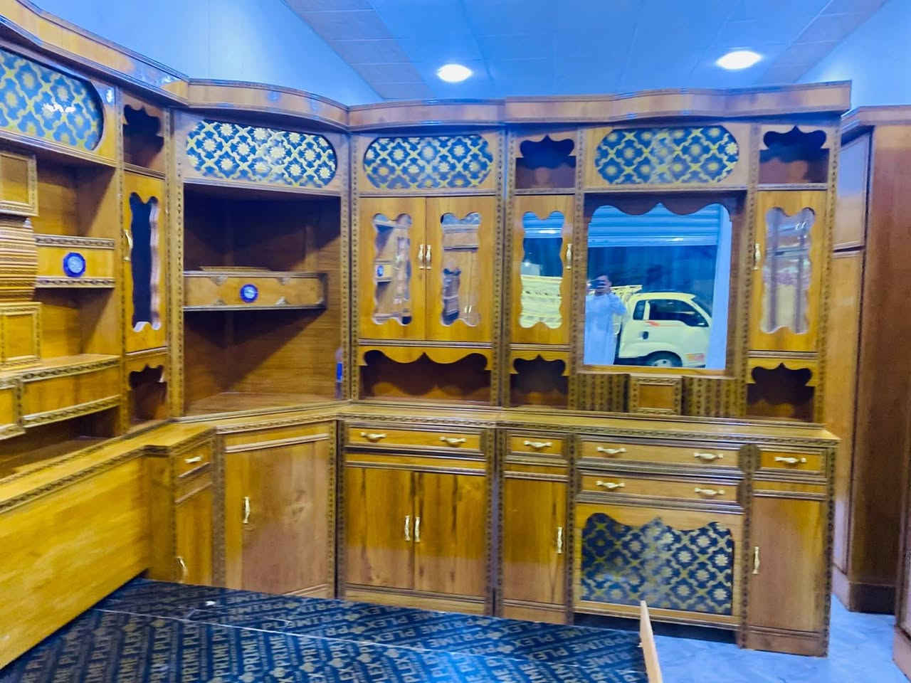 سلام عليكم  للبيع غرفه هودج اربعينيه قطعتين فصال حطاطه مستخدم شهرين.جديده
 عنوان الرمانه السعر مليون 200 وبيه مجال للاستفسار *********** واتساب
